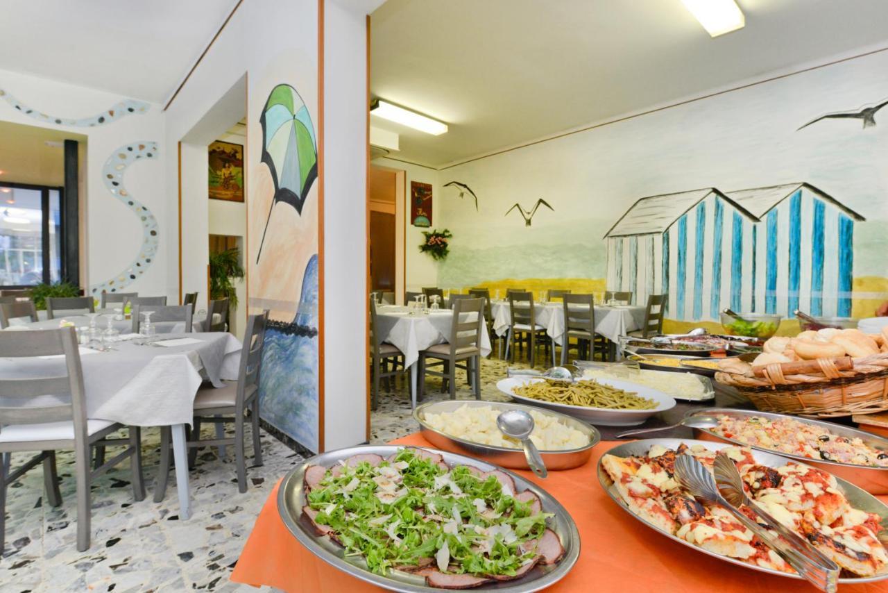 Hotel Flora Capri Чезенатико Екстериор снимка